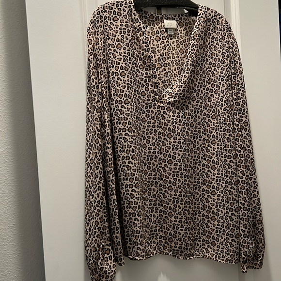 Lightweight long sleeve blouse - Picture 1 of 2